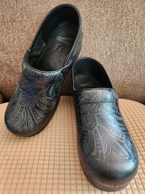 Dansko Black Embossed Floral Leather Clogs Size 38